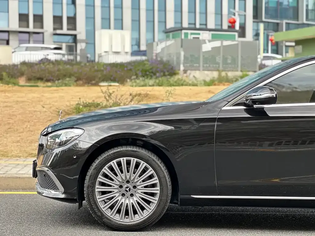 Mercedes-Benz E-Class — фото 2