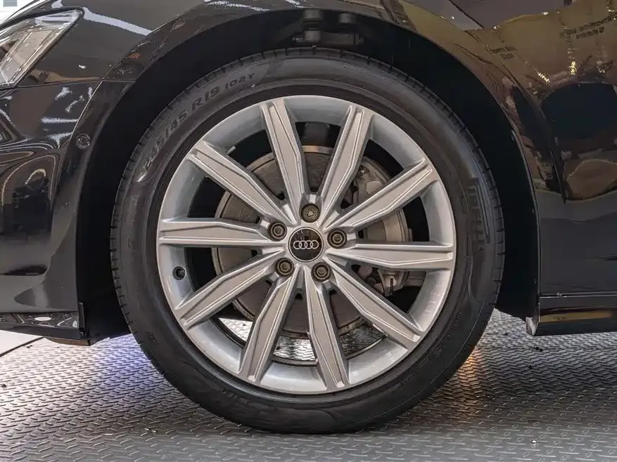 Audi A6L 2024 из CN, фото 9