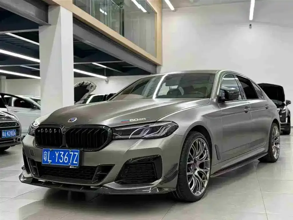 BMW 5 Series — фото 1