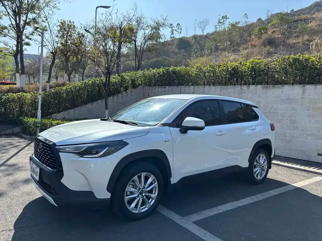 Toyota Corolla Cross — фото 1