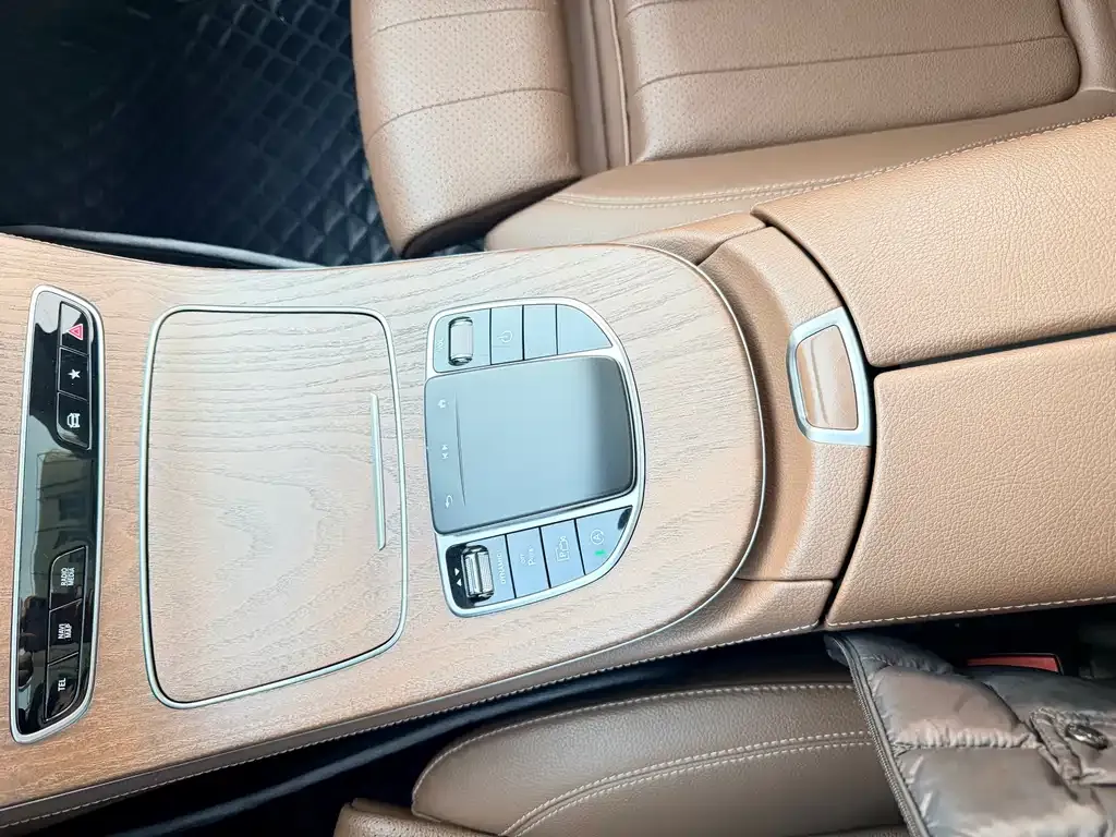 Mercedes-Benz E-Class — фото 10
