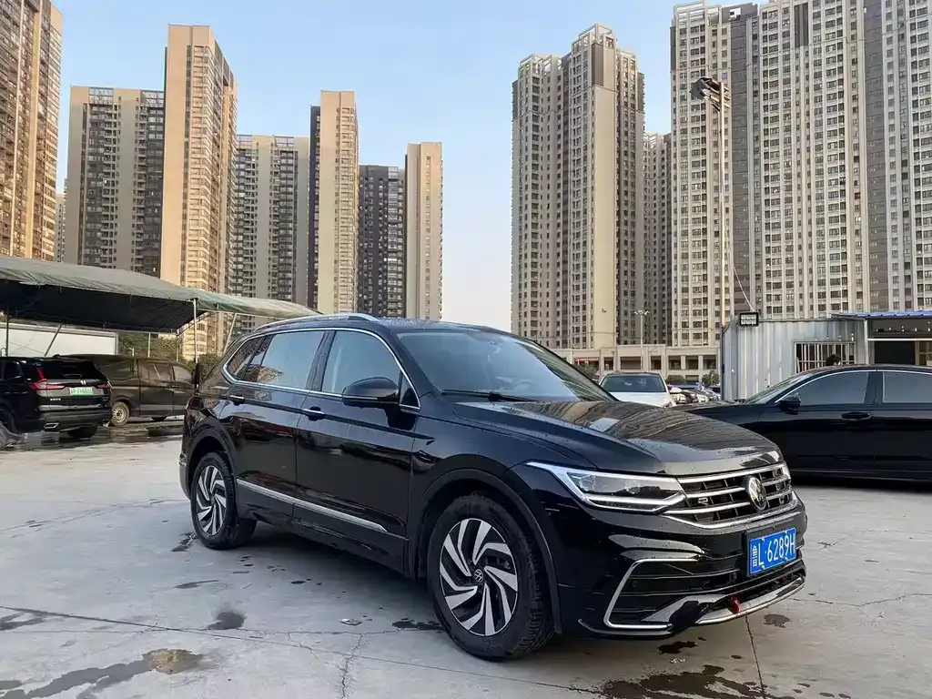 Volkswagen Tiguan L — фото 2