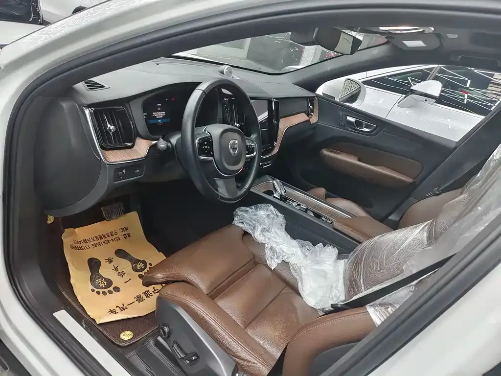 Volvo XC60 2022 из CN, фото 5