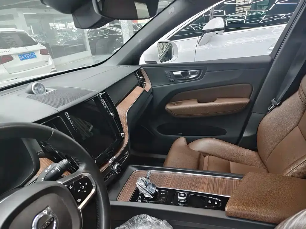 Volvo XC60 2022 из CN, фото 10