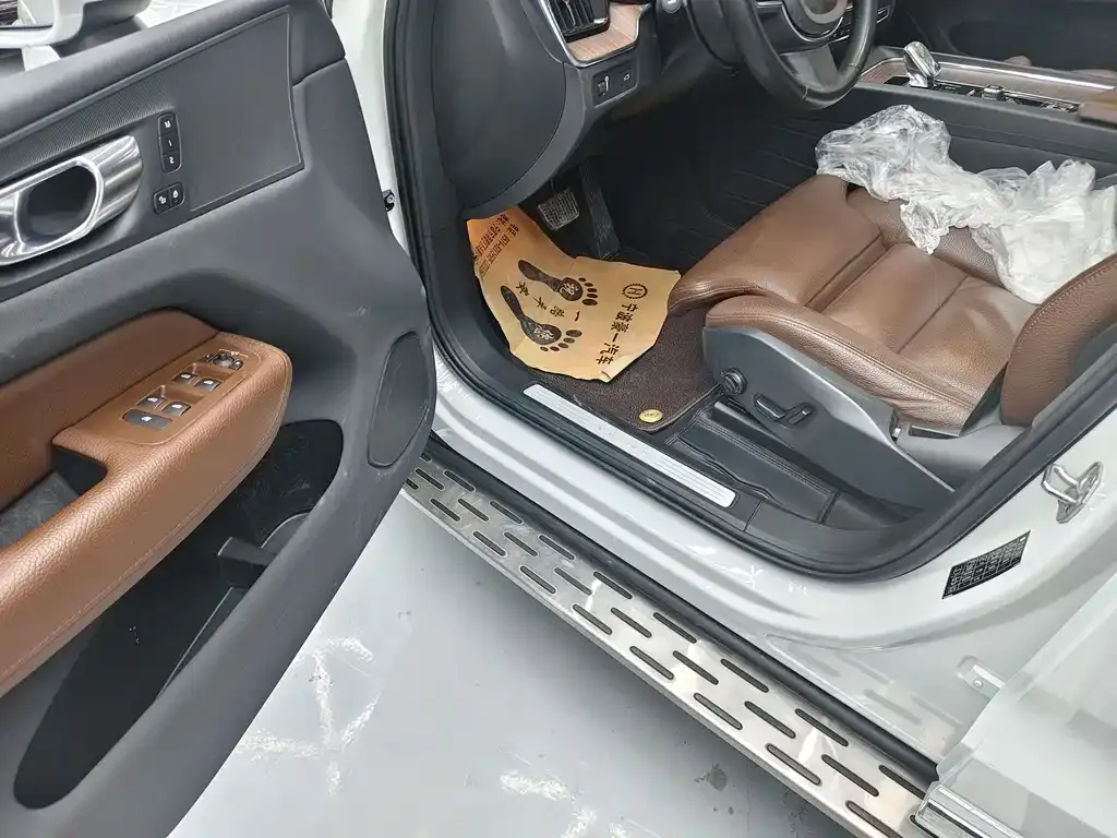 Volvo XC60 2022 из CN, фото 8