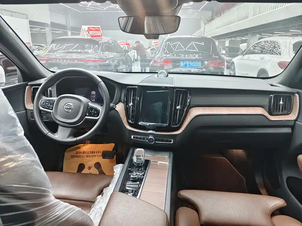 Volvo XC60 2022 из CN, фото 3