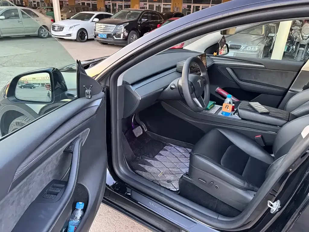 Tesla Model Y — фото 3