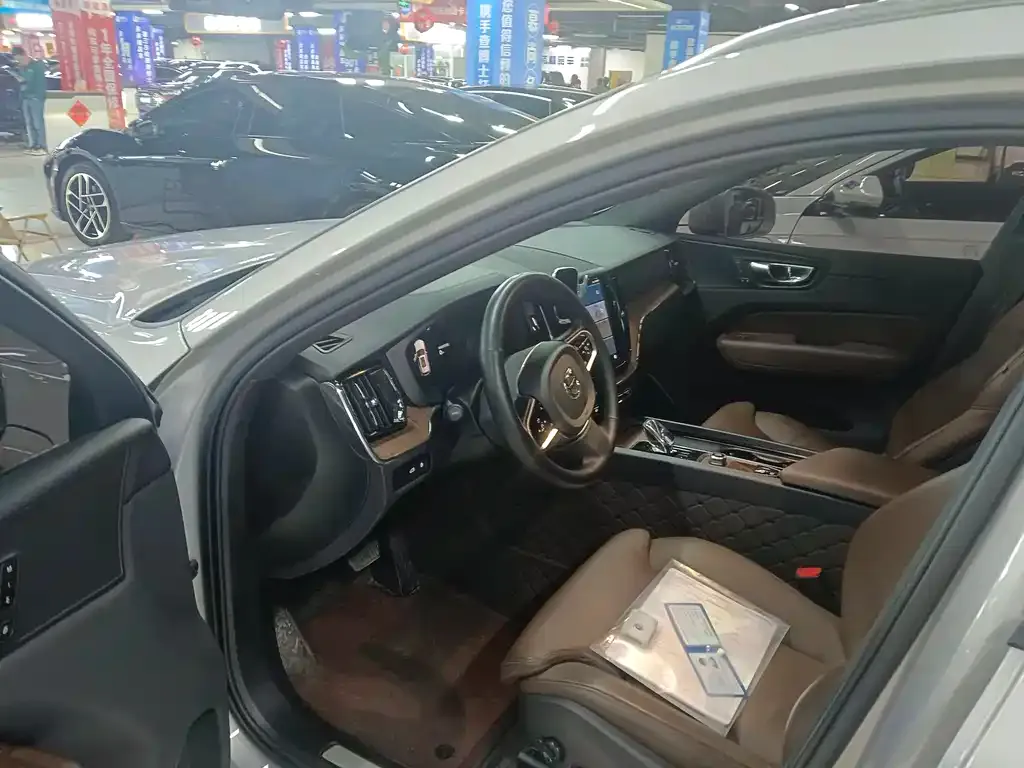 Volvo XC60 PHEV 2024 из CN, фото 6