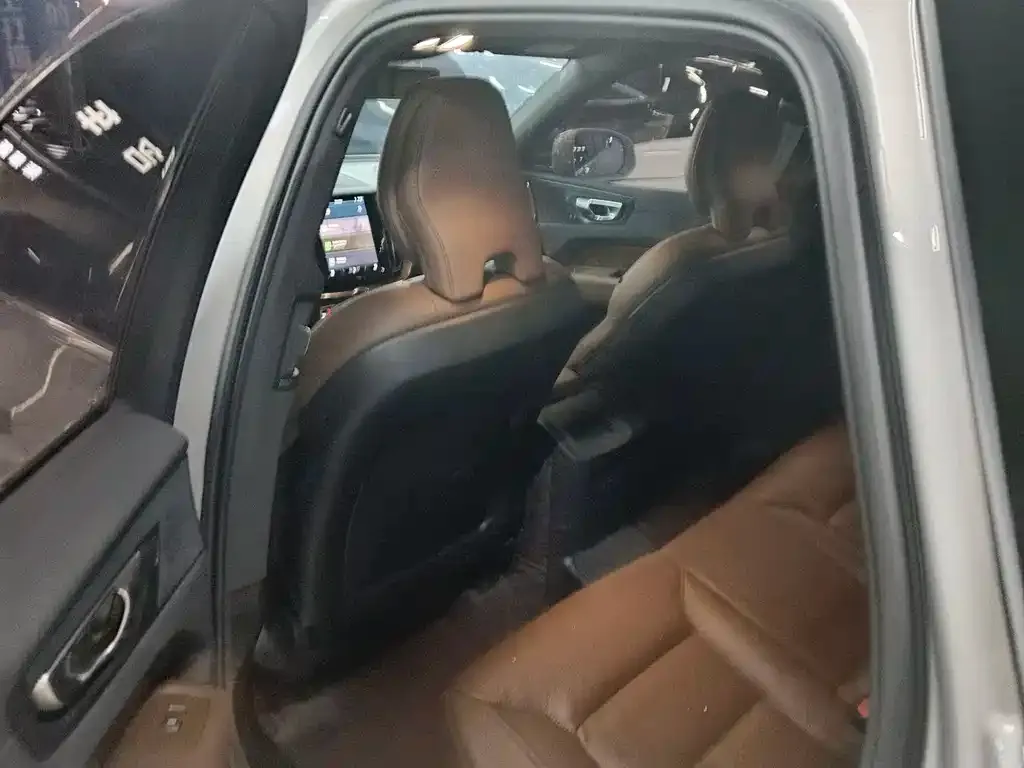 Volvo XC60 PHEV 2024 из CN, фото 7