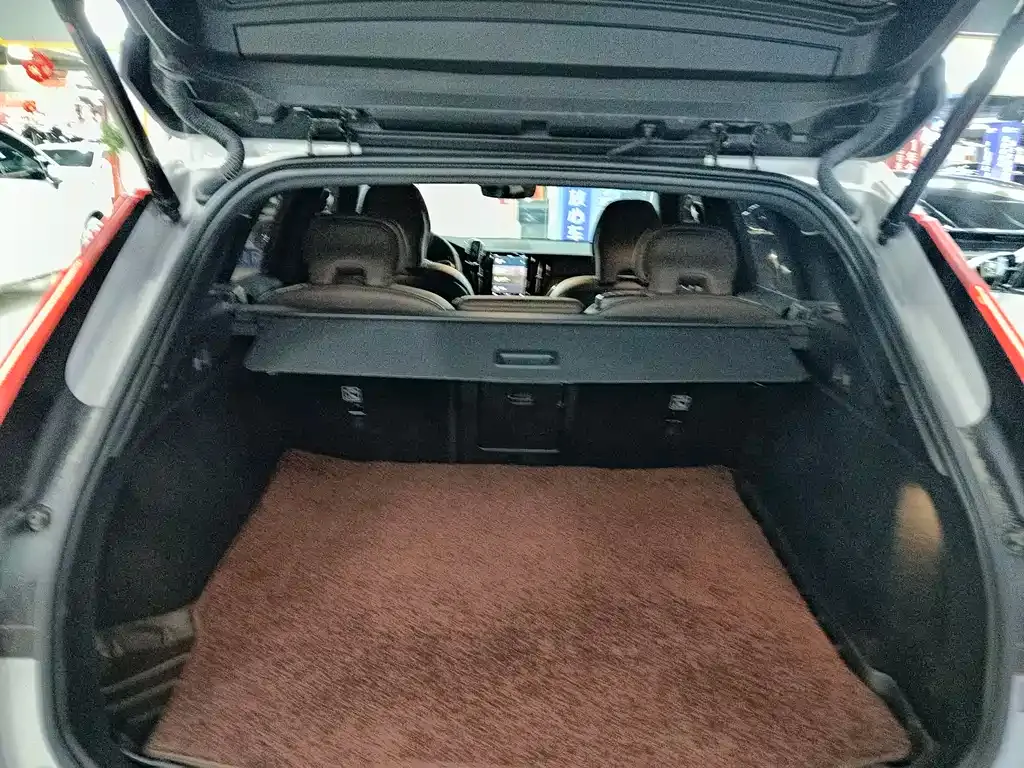 Volvo XC60 PHEV 2024 из CN, фото 5