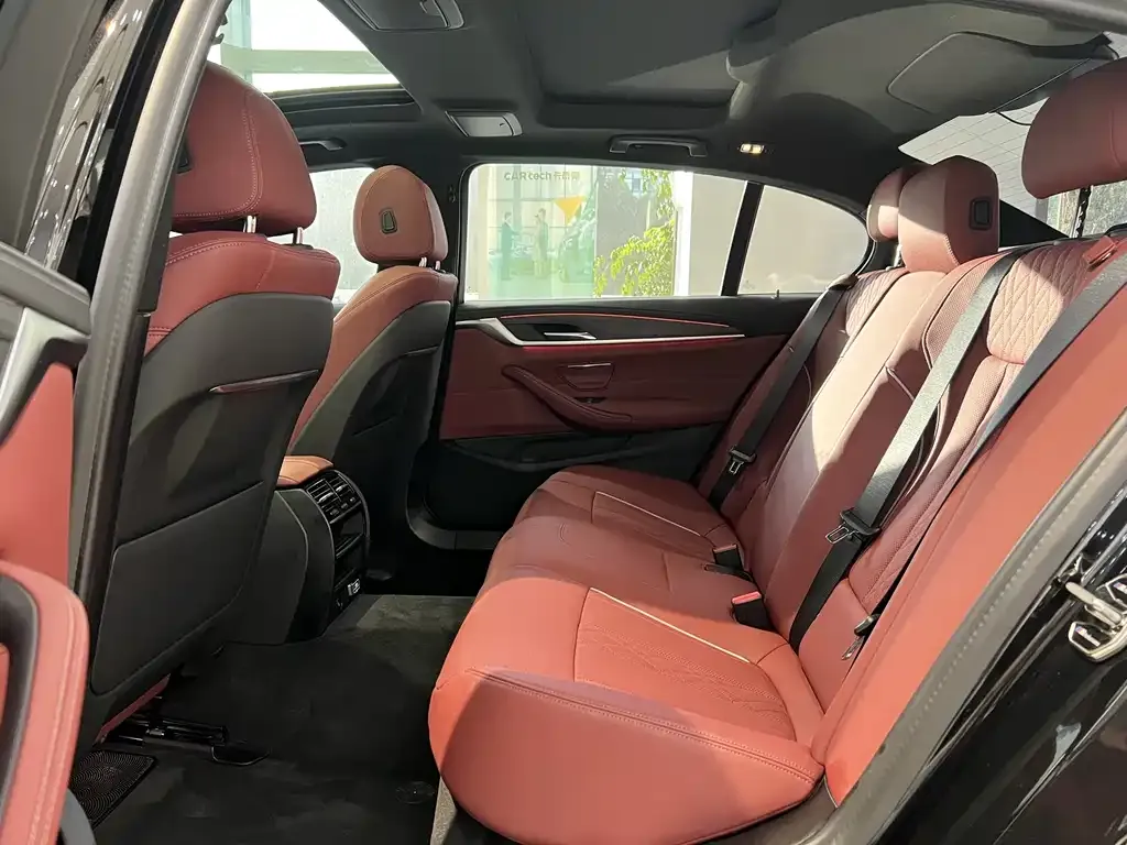 BMW 5 Series 2023 из CN, фото 2