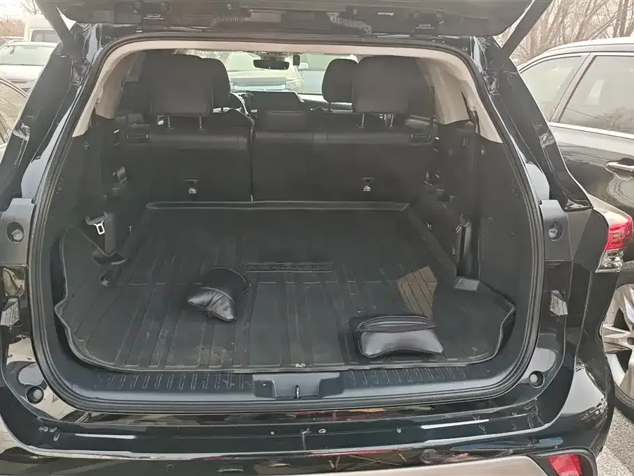 Toyota Highlander — фото 6
