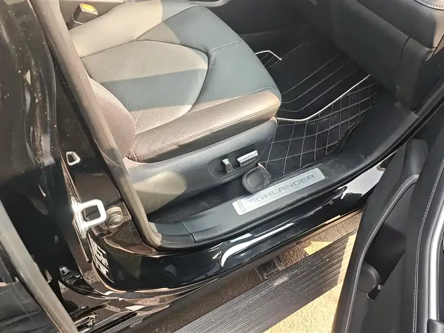 Toyota Highlander — фото 10