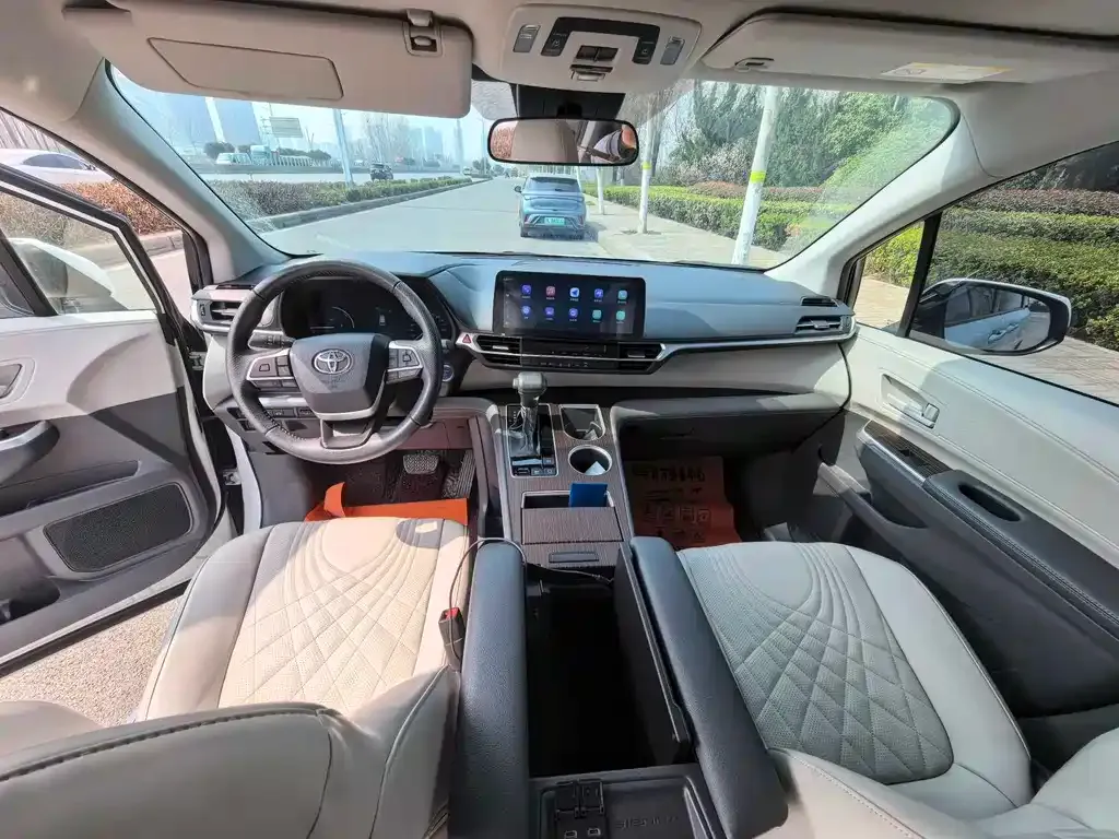 Toyota Sienna 2023 из CN, фото 8