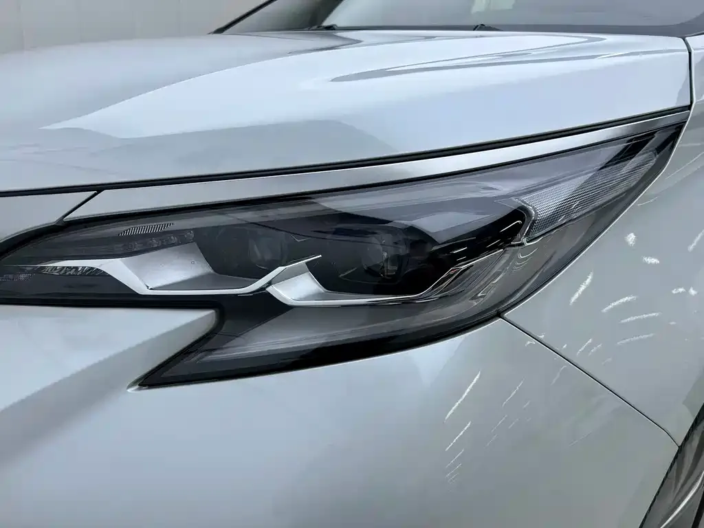 Toyota Sienna 2023 из CN, фото 2
