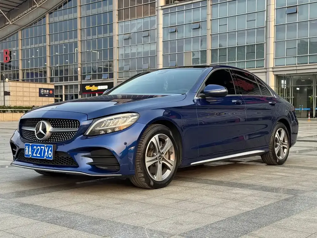 Mercedes-Benz C-Class — фото 1