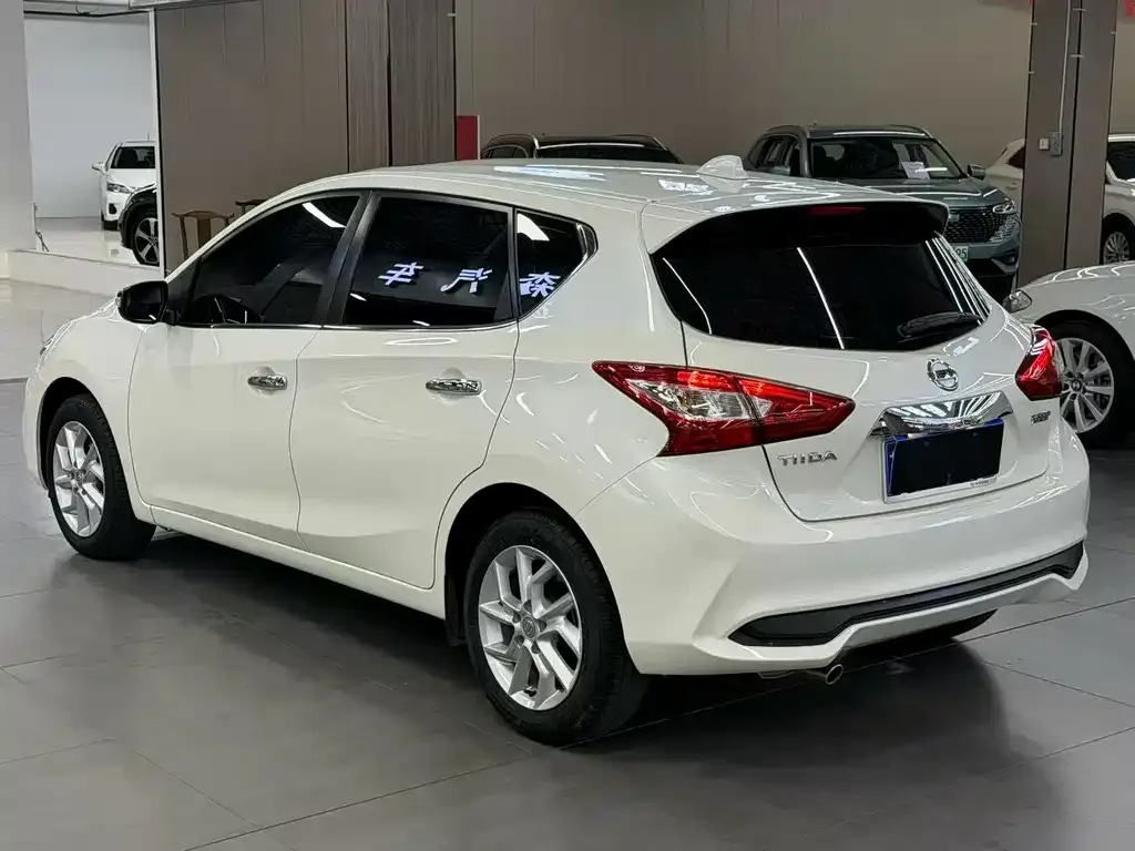 Nissan Tiida — фото 3