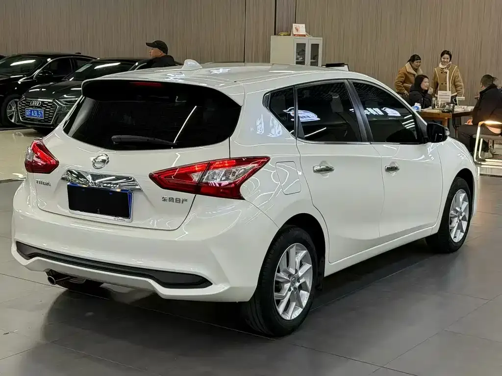 Nissan Tiida — фото 6