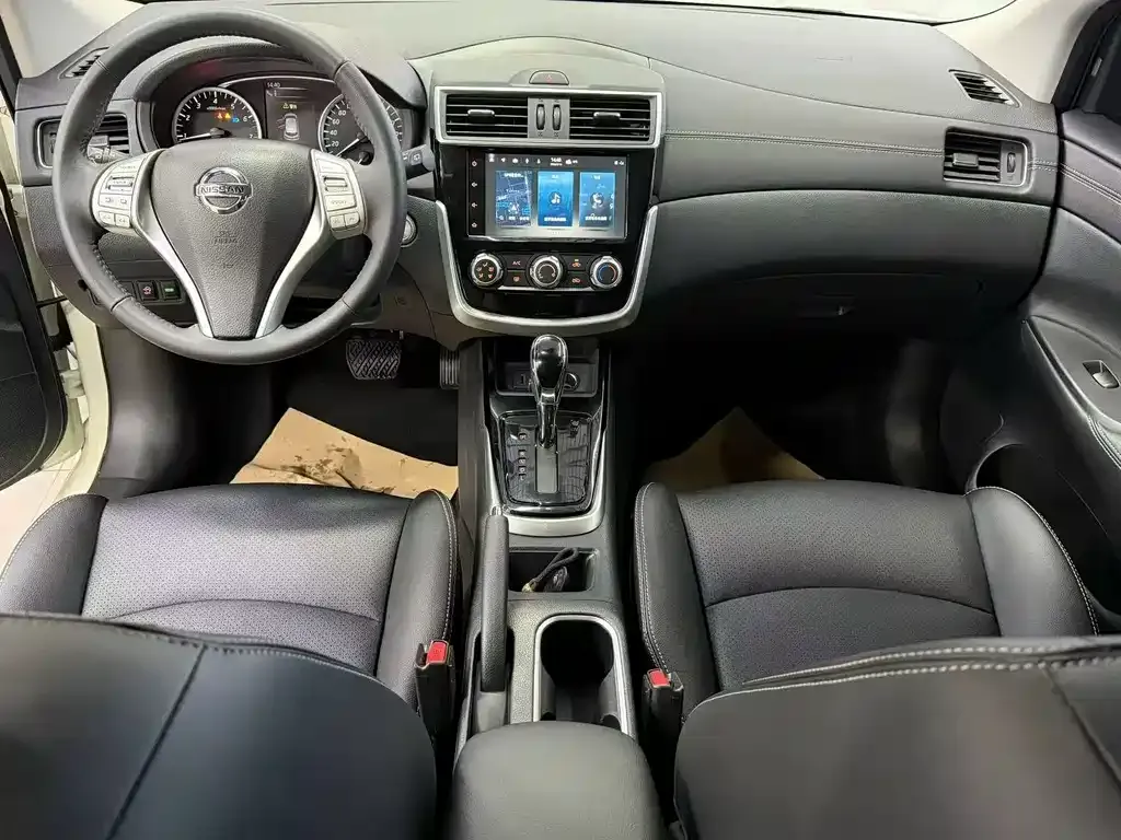 Nissan Tiida — фото 4