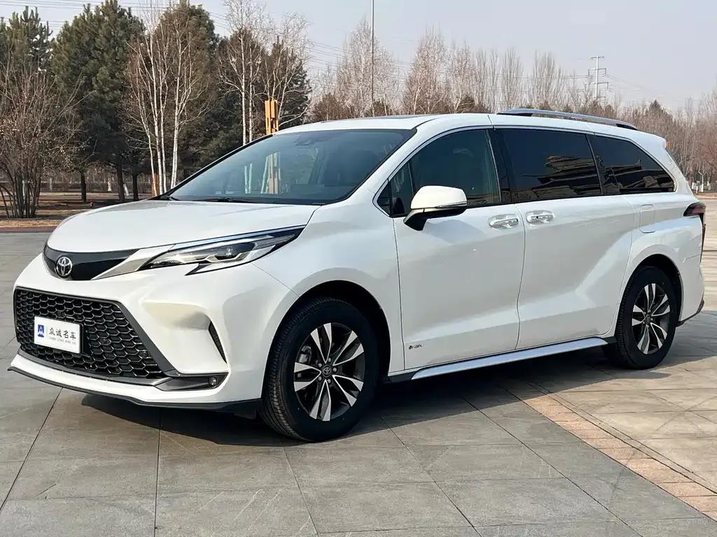 Toyota Granvia — фото 1