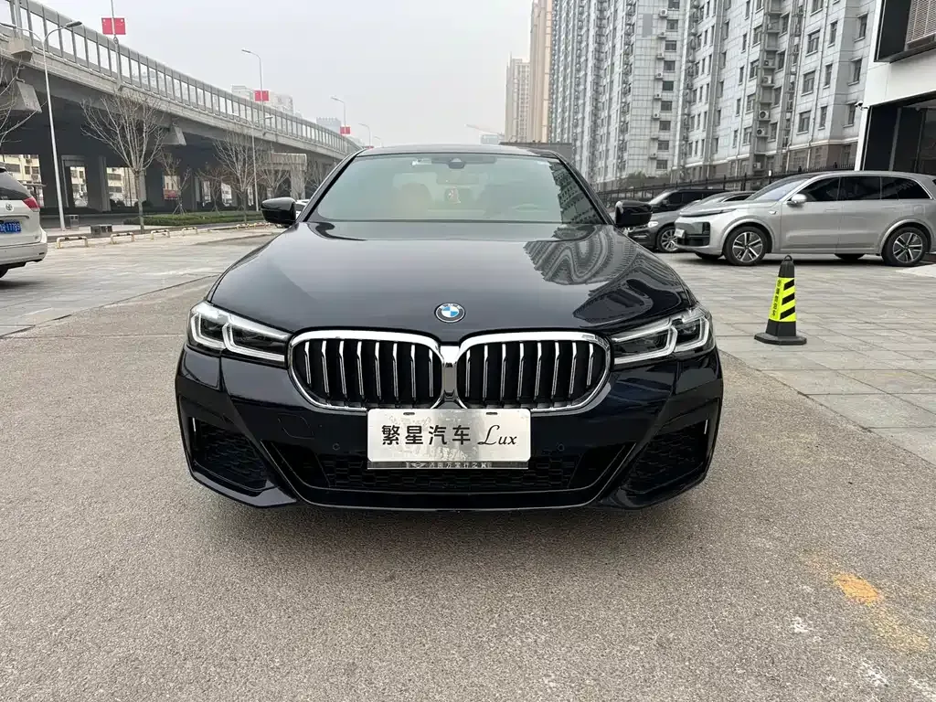 BMW 5 Series — фото 1