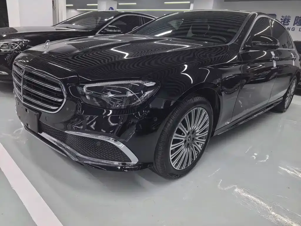 Mercedes-Benz E-Class — фото 1