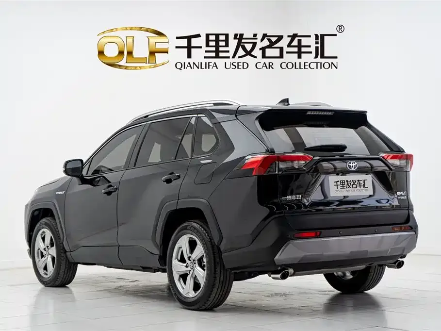 Toyota RAV4 — фото 6