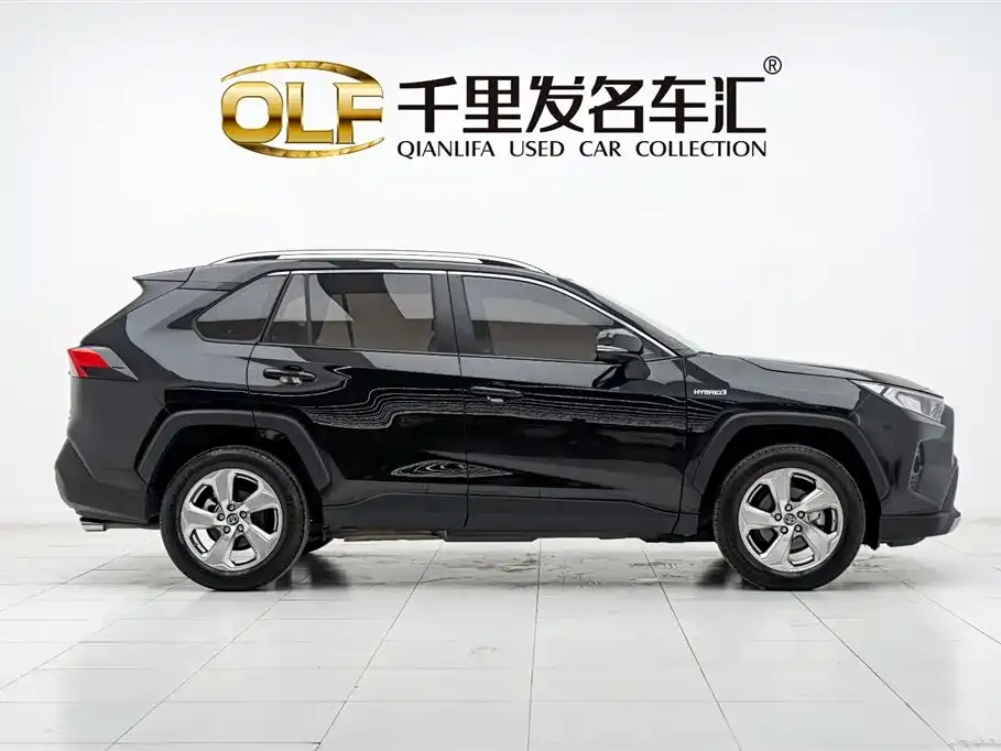 Toyota RAV4 — фото 8