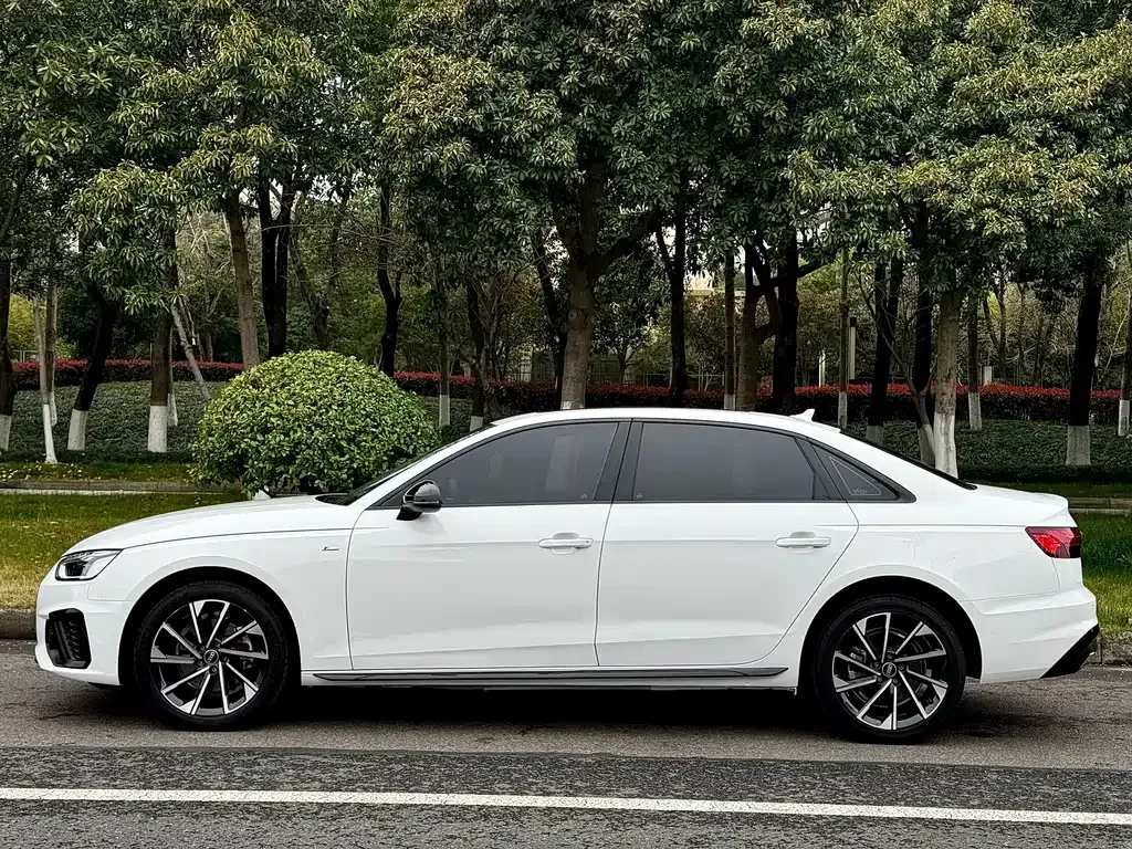 Audi A4L 2023 из CN, фото 9