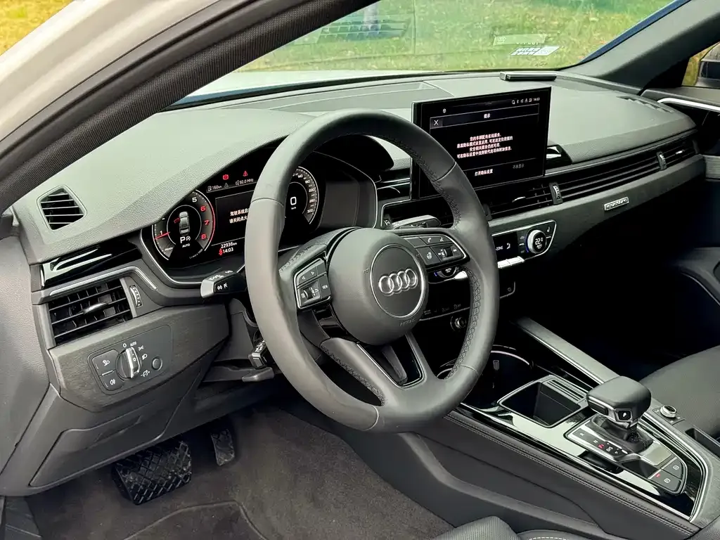 Audi A4L 2023 из CN, фото 7