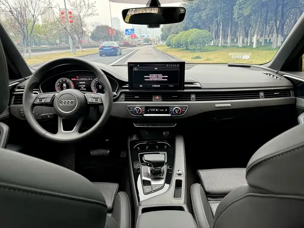 Audi A4L 2023 из CN, фото 4