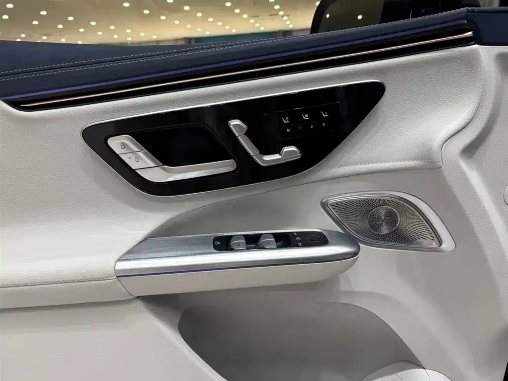 Mercedes-Benz EQE SUV — фото 7
