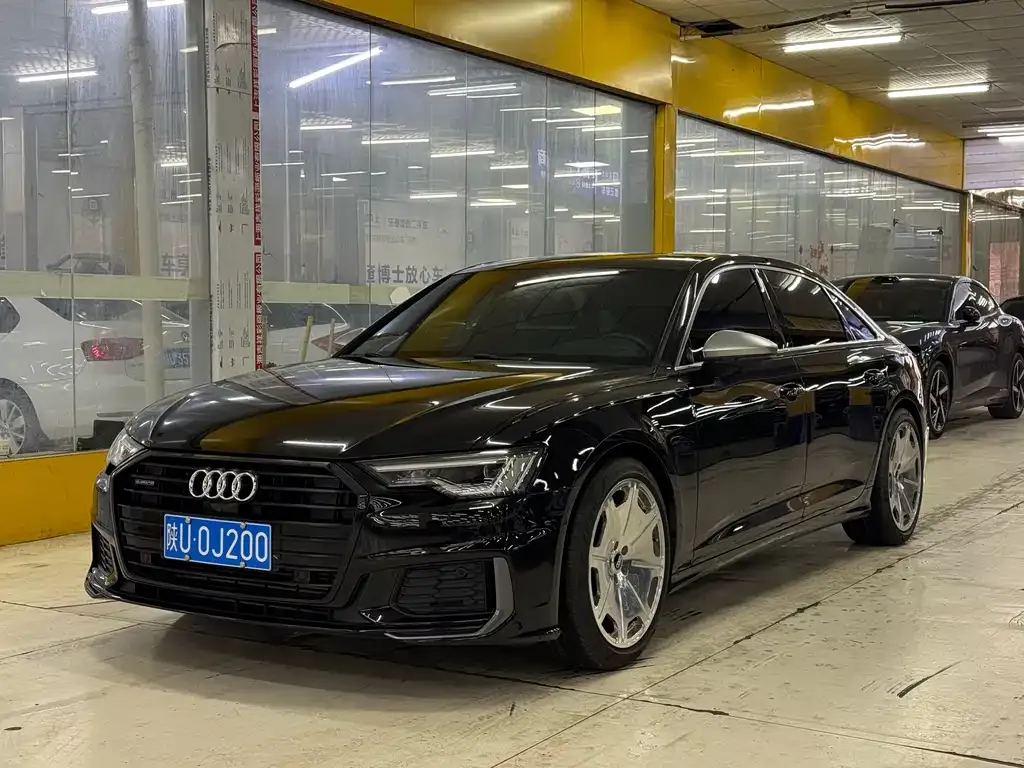 Audi A6L — фото 1