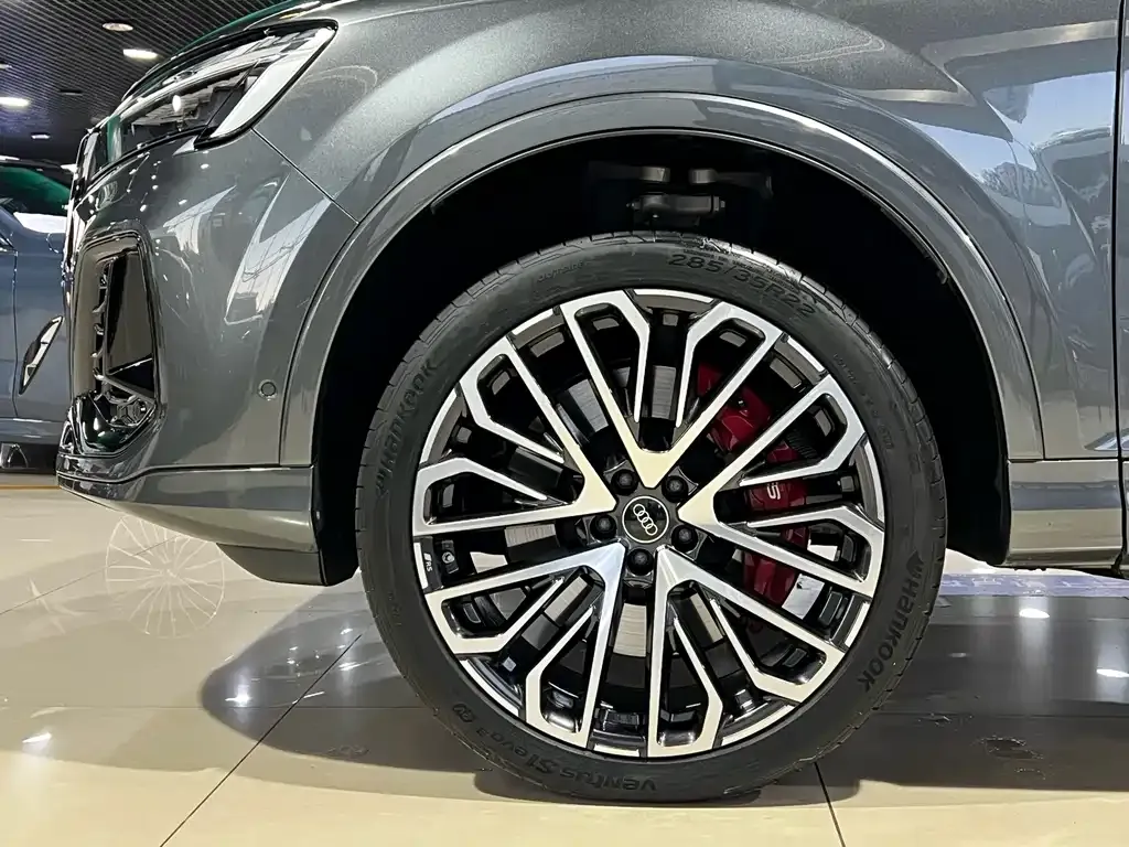 Audi SQ7 2024 из CN, фото 3