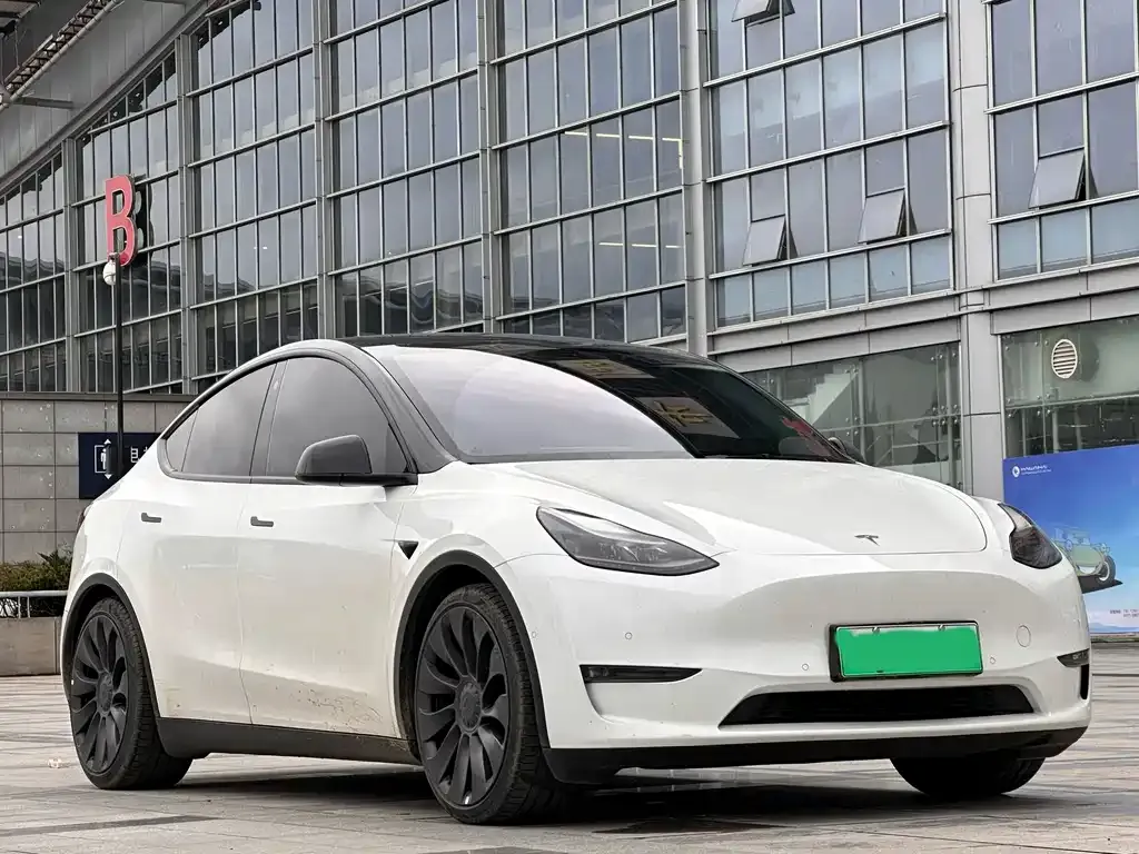 Tesla Model Y — фото 5