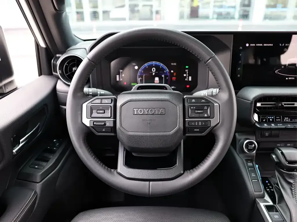 Toyota Prado — фото 10