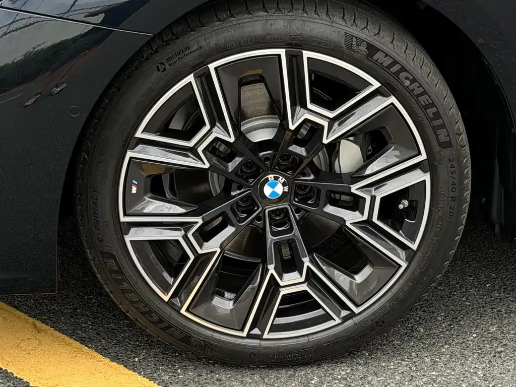 BMW 5 Series 2026 из CN, фото 2