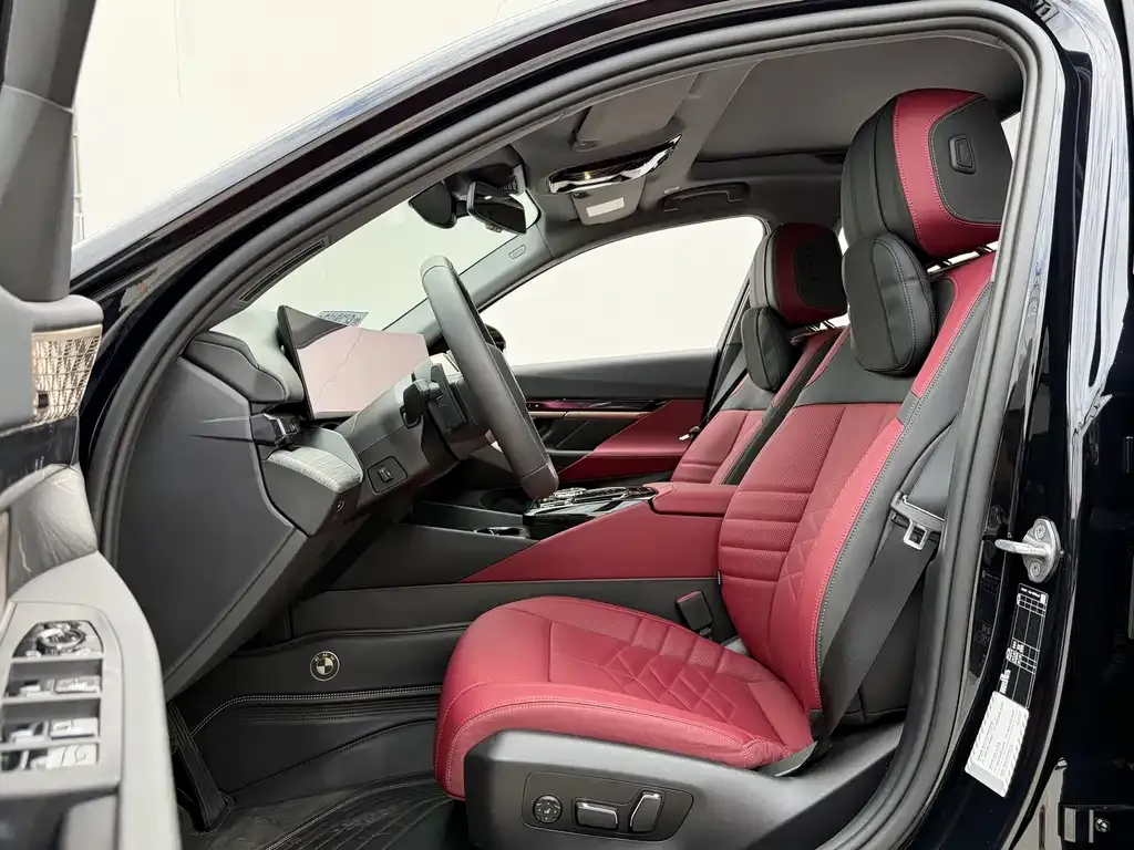BMW 5 Series 2026 из CN, фото 8