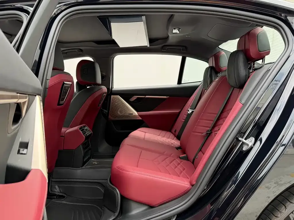 BMW 5 Series 2026 из CN, фото 9