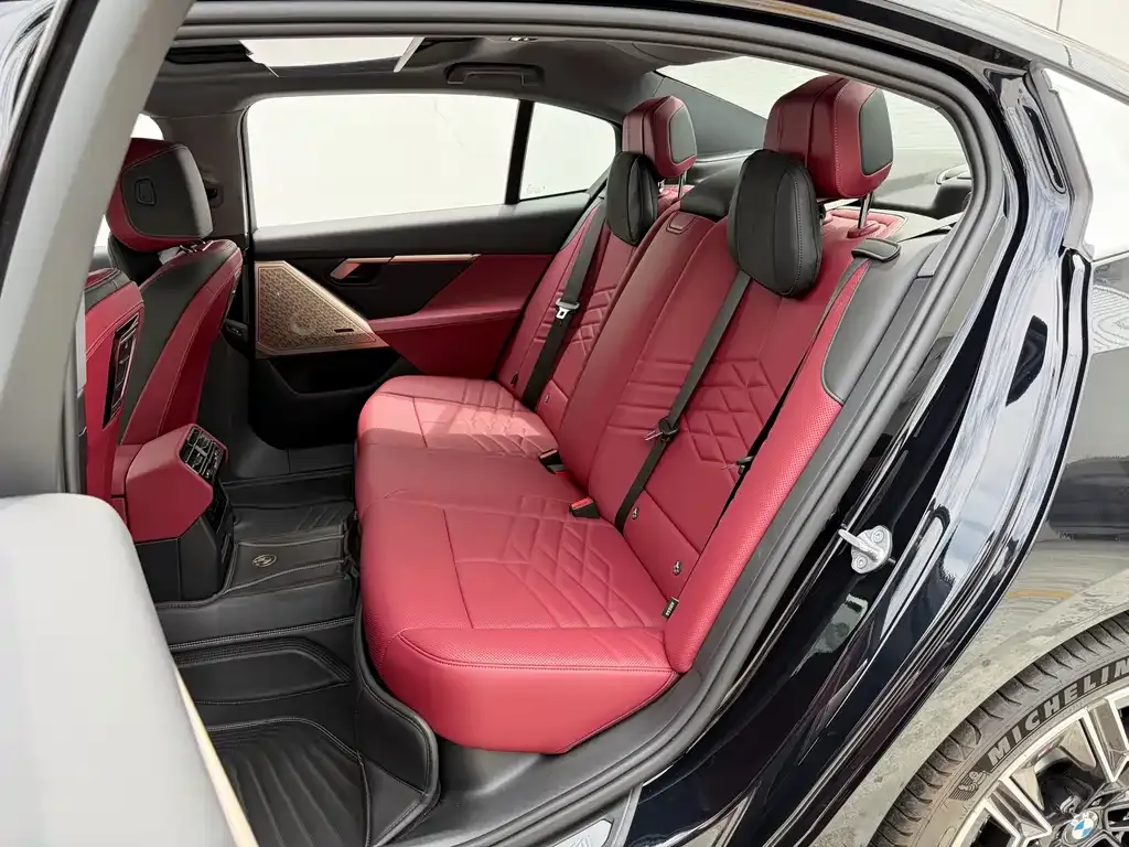 BMW 5 Series 2026 из CN, фото 7
