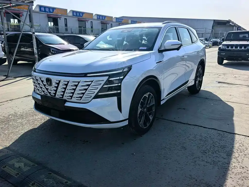 Changan CS75PLUS — фото 1