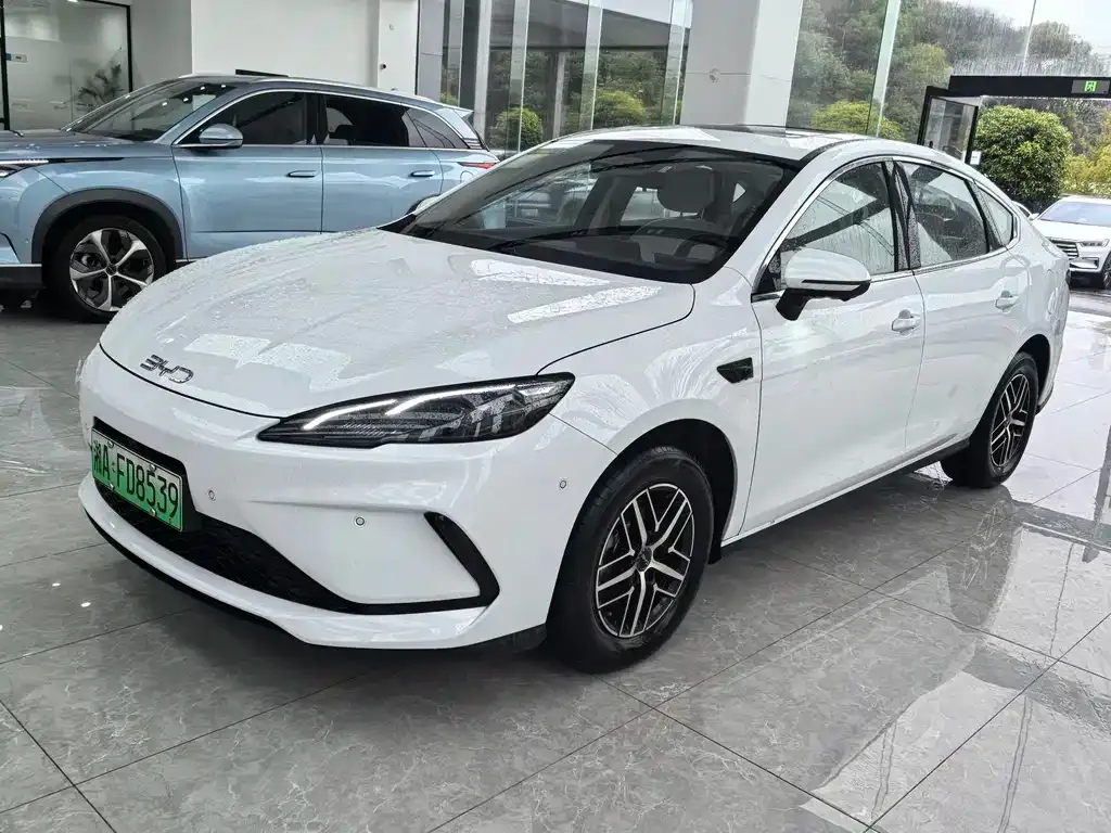 BYD Seal 05 DM-i — фото 8