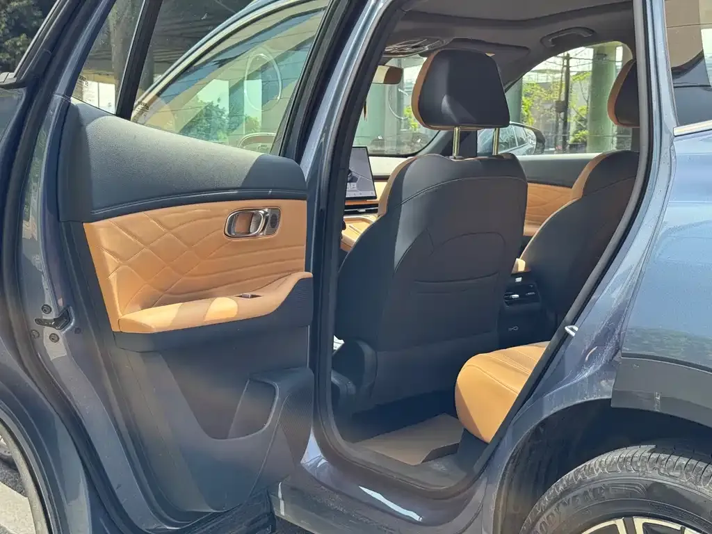 Geely 银河星舰7 — фото 2