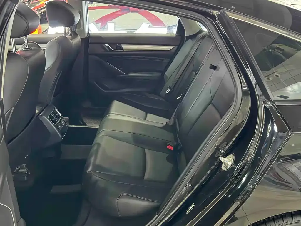 Honda Accord — фото 9