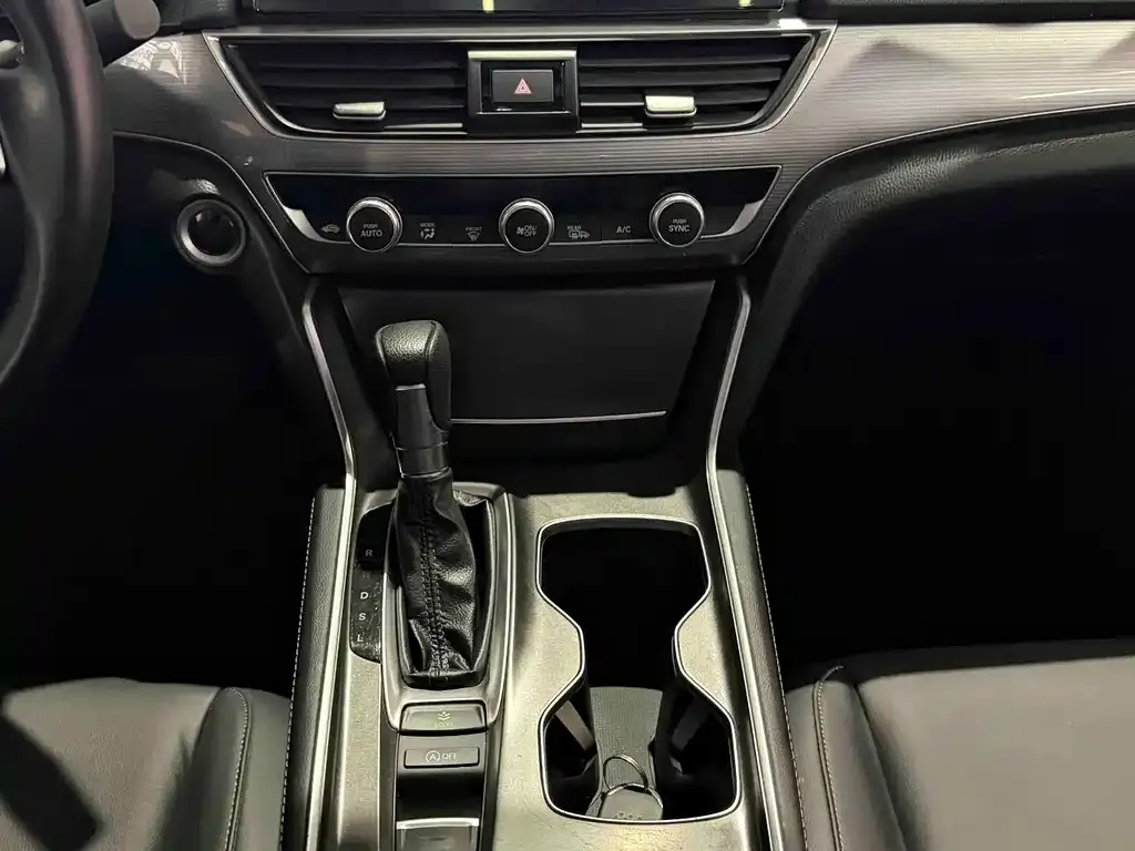 Honda Accord — фото 8