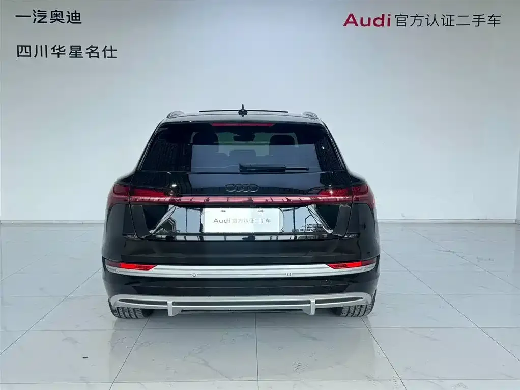 Audi e-tron — фото 4