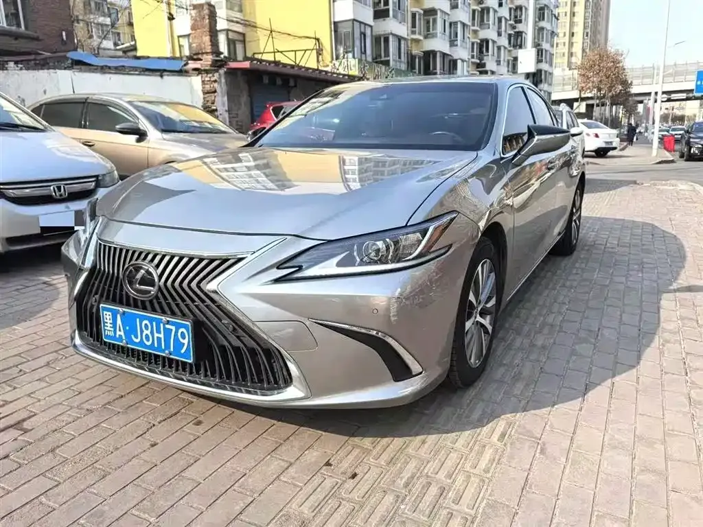 Lexus ES — фото 1