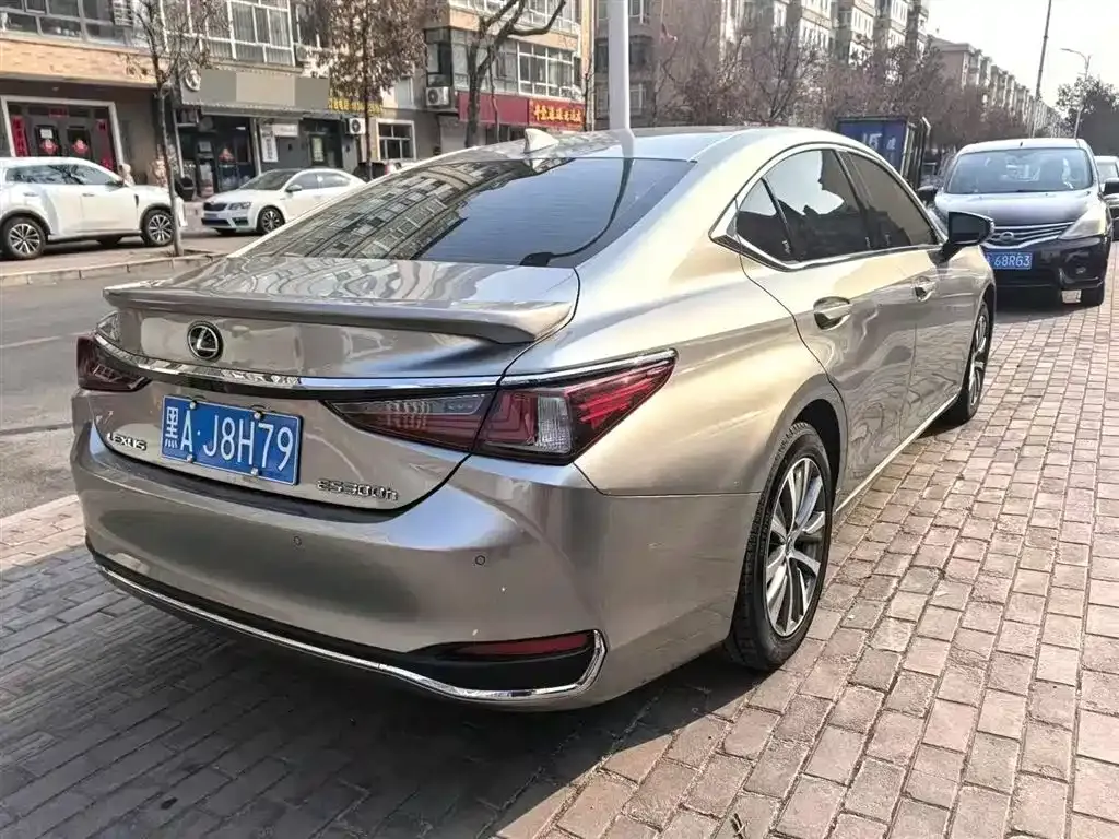 Lexus ES — фото 9