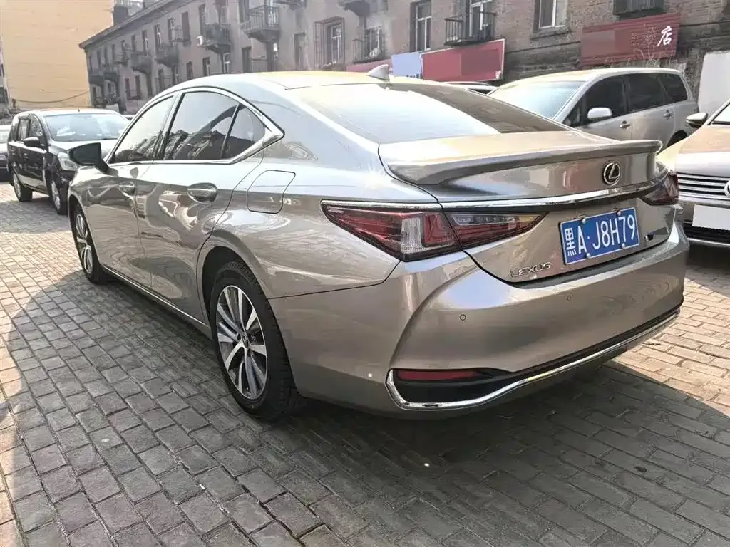 Lexus ES — фото 5