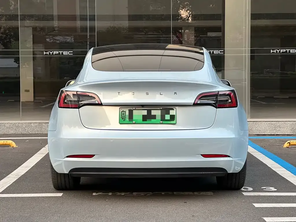 Tesla Model 3 — фото 9
